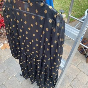Women’s size xl black and gold shimmer HM dress.  This dress has a layered look.